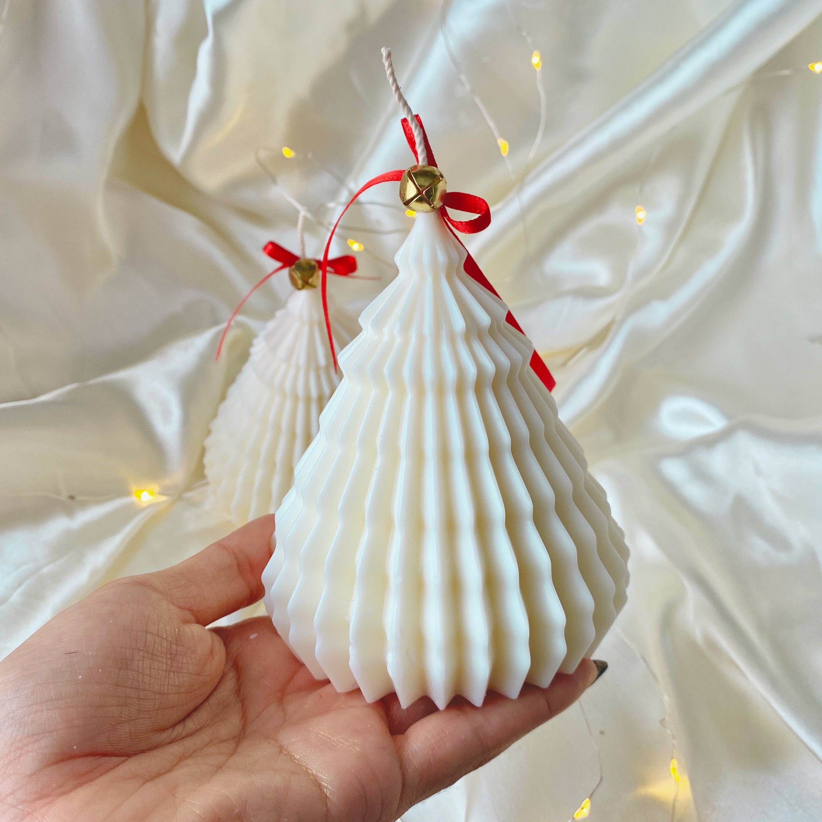 Arbol plizado nevado.