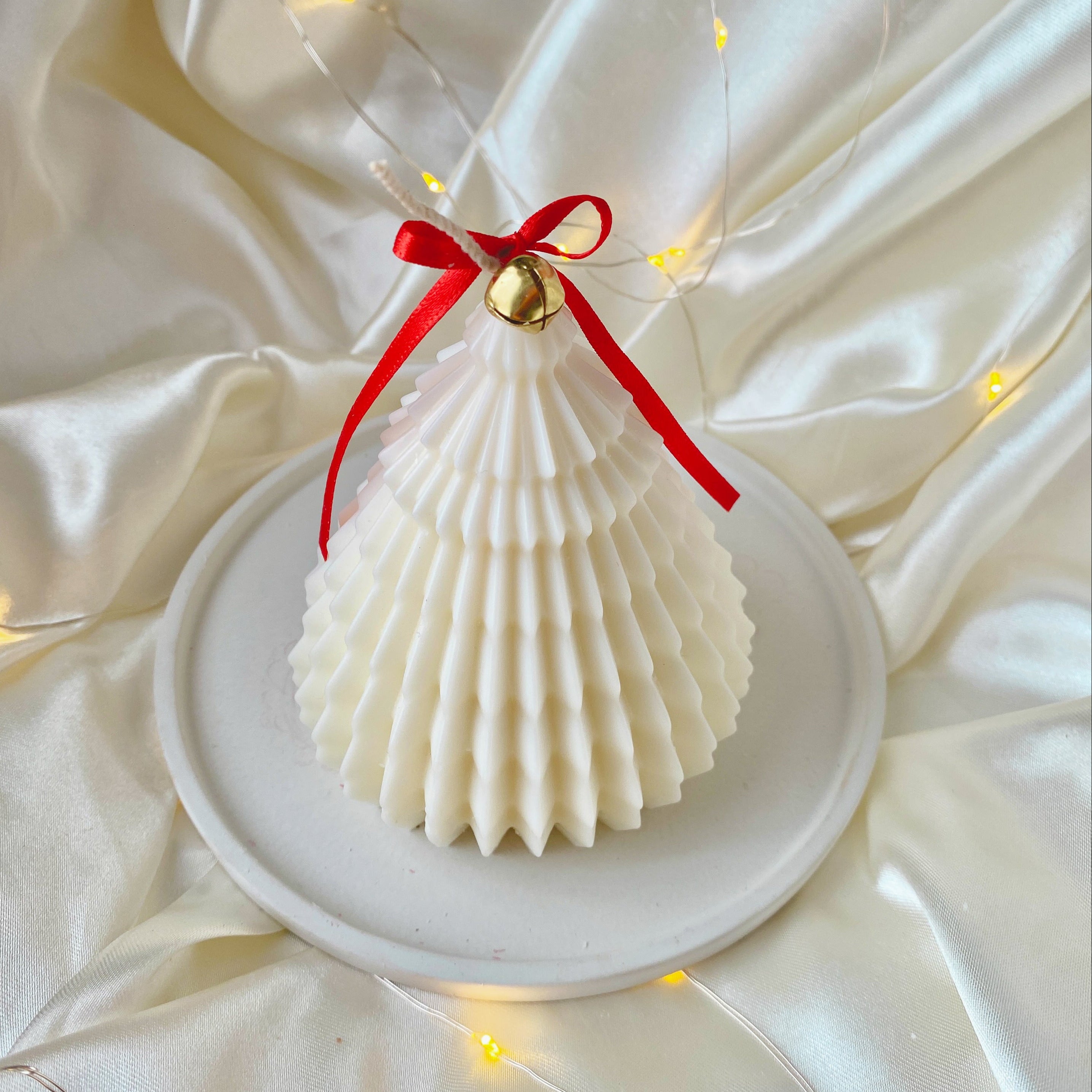 Arbol plizado nevado.