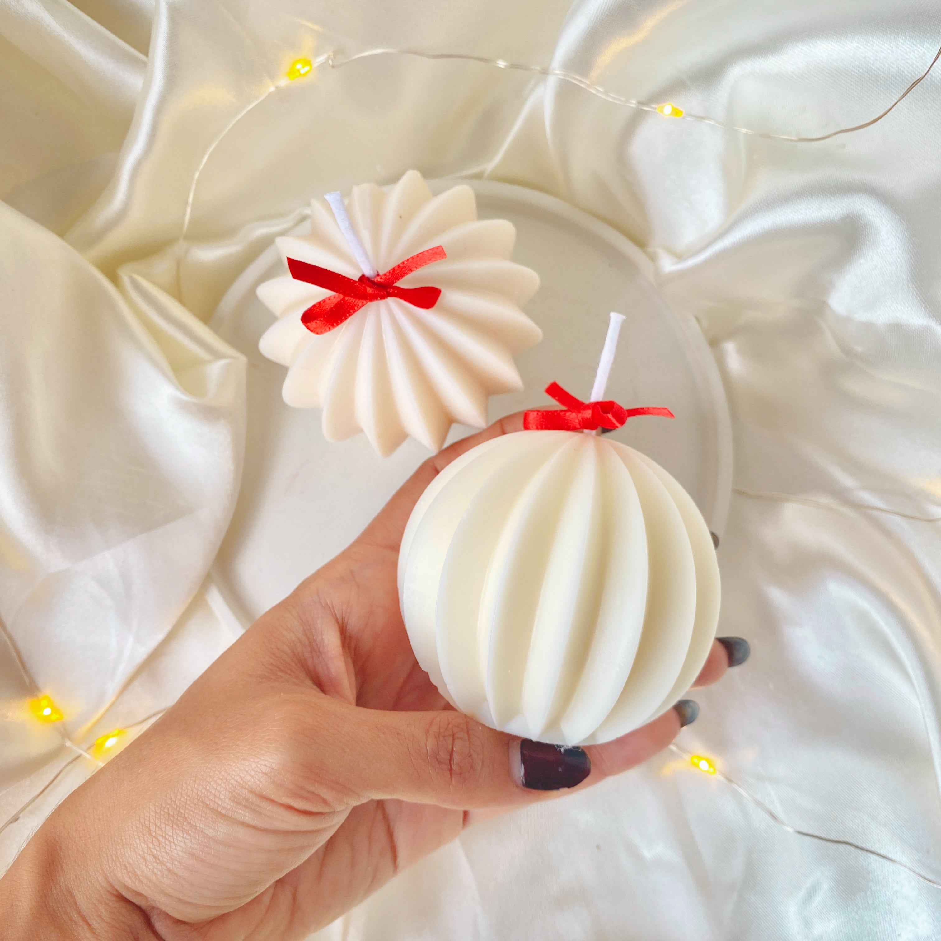 Esfera plisada navideña.